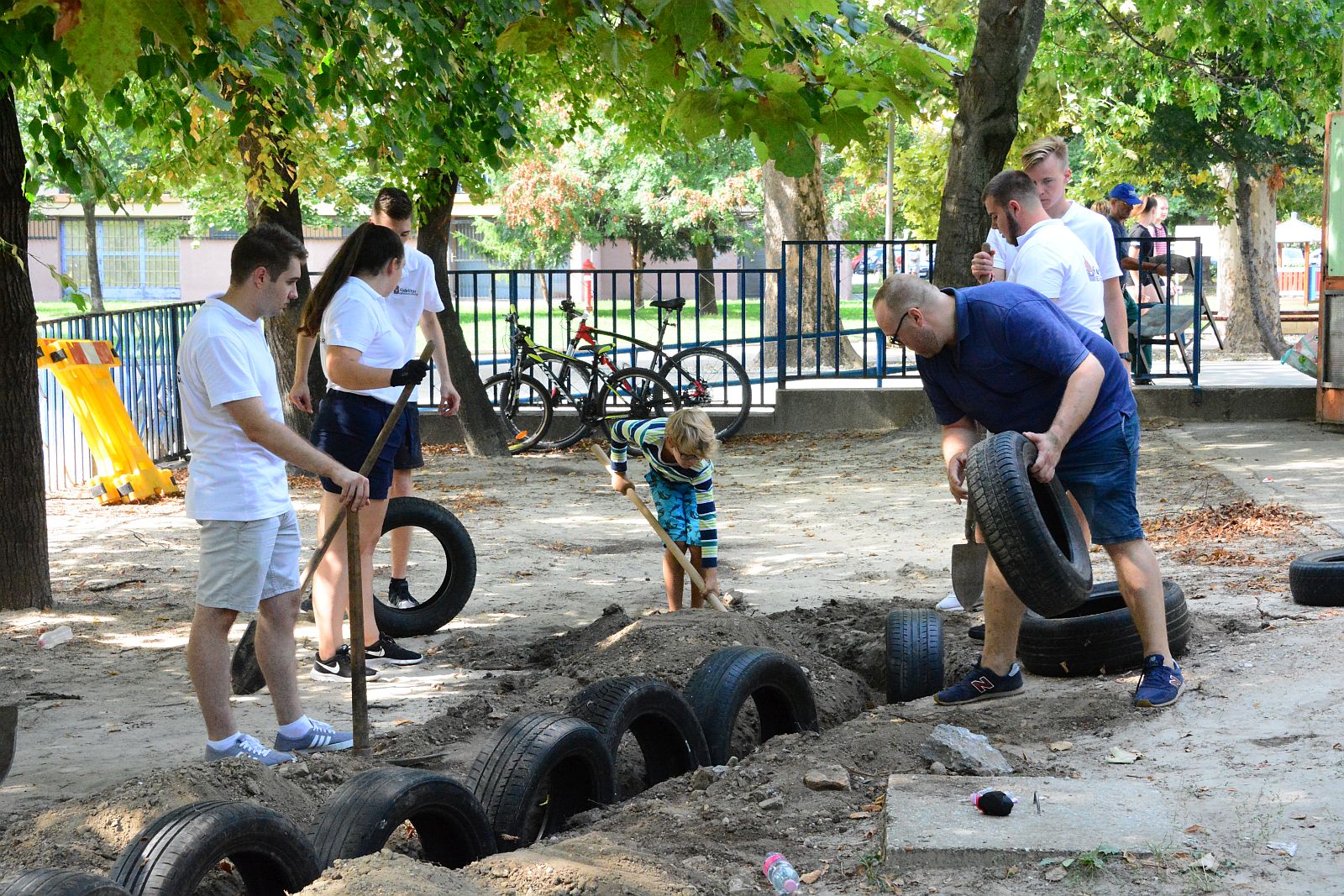 Új kígyót kapott a „kígyós iskola” - önkéntesek dolgoztak a Németh László Általános Iskolában